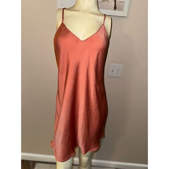 Midnight Bakery Women's Malia Solid Hammered Satin Chemise Coral L - Picture 3 of 9